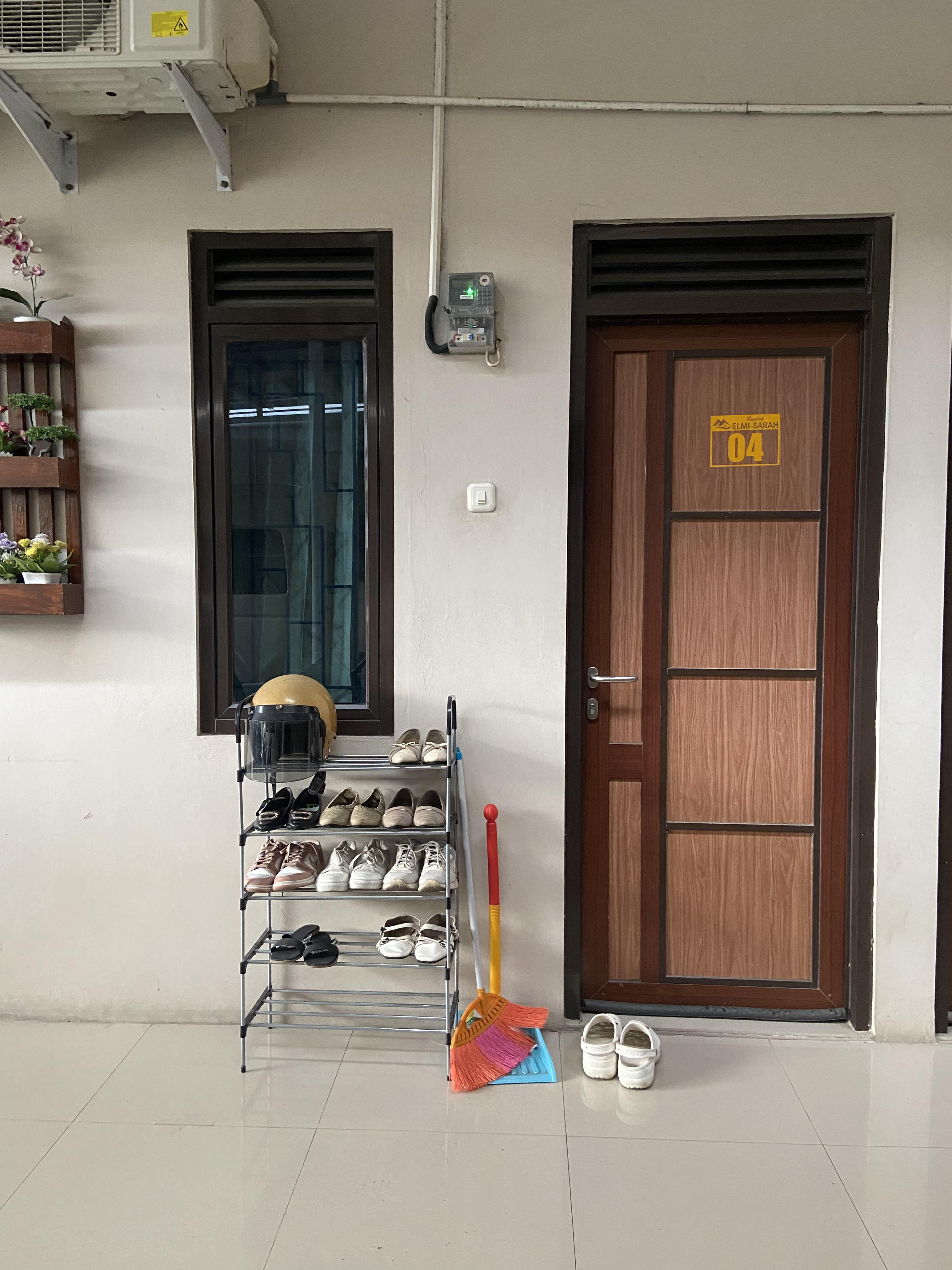 Suasana Lantai Satu - Lorong